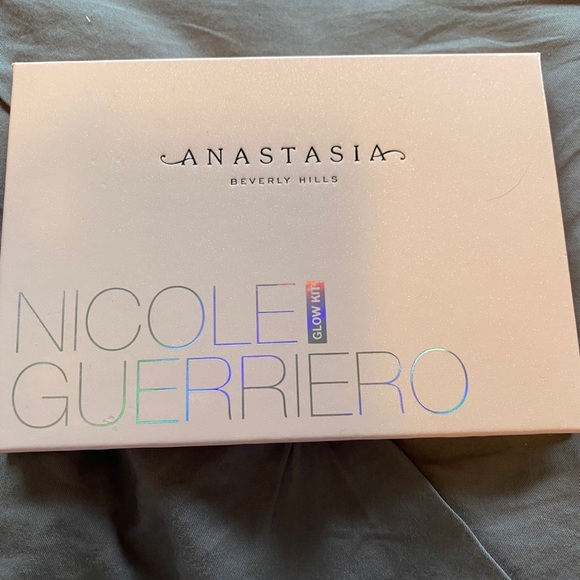 Anastasia Nicole Guerriero Glow Kit - Picture 1 of 2